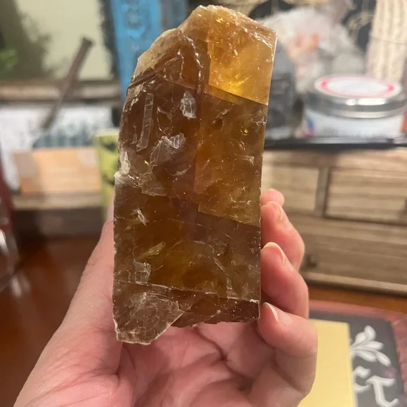 UV Reactive Amber Calcite